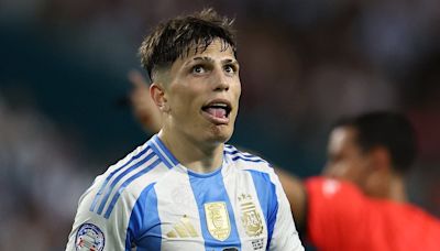 Why did Alejandro Garnacho choose to play for Argentina over Spain?