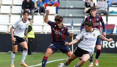 Carlos Álvarez, roto: el futbolista se queda fuera por una lesión muscular y sin fecha de regreso