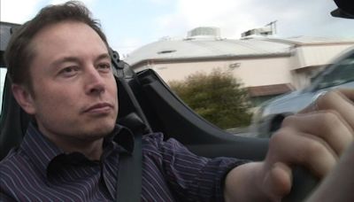 Elon Musk's $1 Million Uninsured McLaren F1 Crash While Trying To Impress Another Billionaire