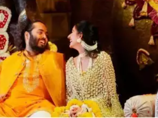 Anant Ambani-Radhika Merchant wedding: The couple bond at their Grah Shanti Puja, pics inside | Hindi Movie News - Times of India