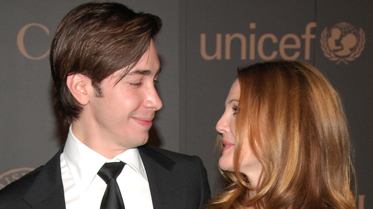 Justin Long Gushes Over Ex & "Dear Friend" Drew Barrymore, "I Don't Think Love Disappears"