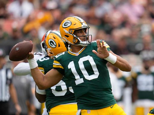 Jordan Love throws long TD pass on Green Bay's 3rd play, Packers down Browns 23-10