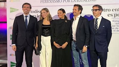 Pablo Casado reaparece junto a su mujer dos años después de ser 'eliminado' de la política por Ayuso