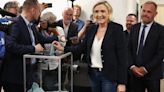 Los sondeos señalan que la ultraderecha francesa se aleja de obtener la mayoría absoluta mientras Le Pen ataca a Mbappé