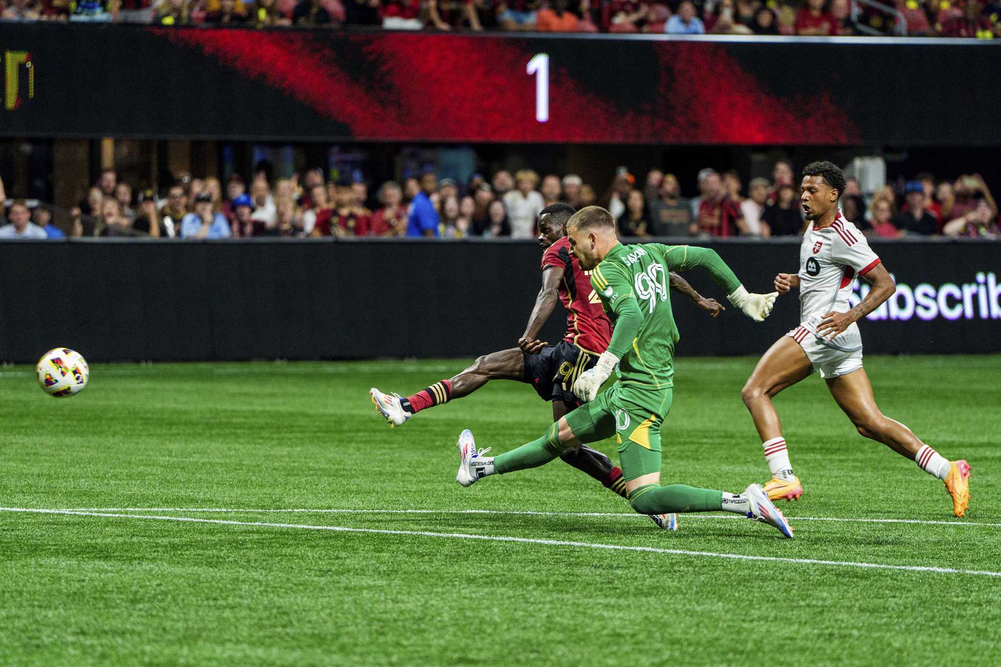 Jamal Thiaré' steals ball from goalkeeper, hits game-winner for Atlanta United