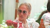 Jennifer Lopez celebra su 55 cumpleaños con fiesta al estilo Bridgerton