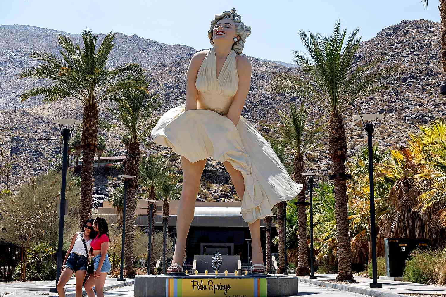 Massive Marilyn Monroe statue in Palm Springs to be moved following local controversy