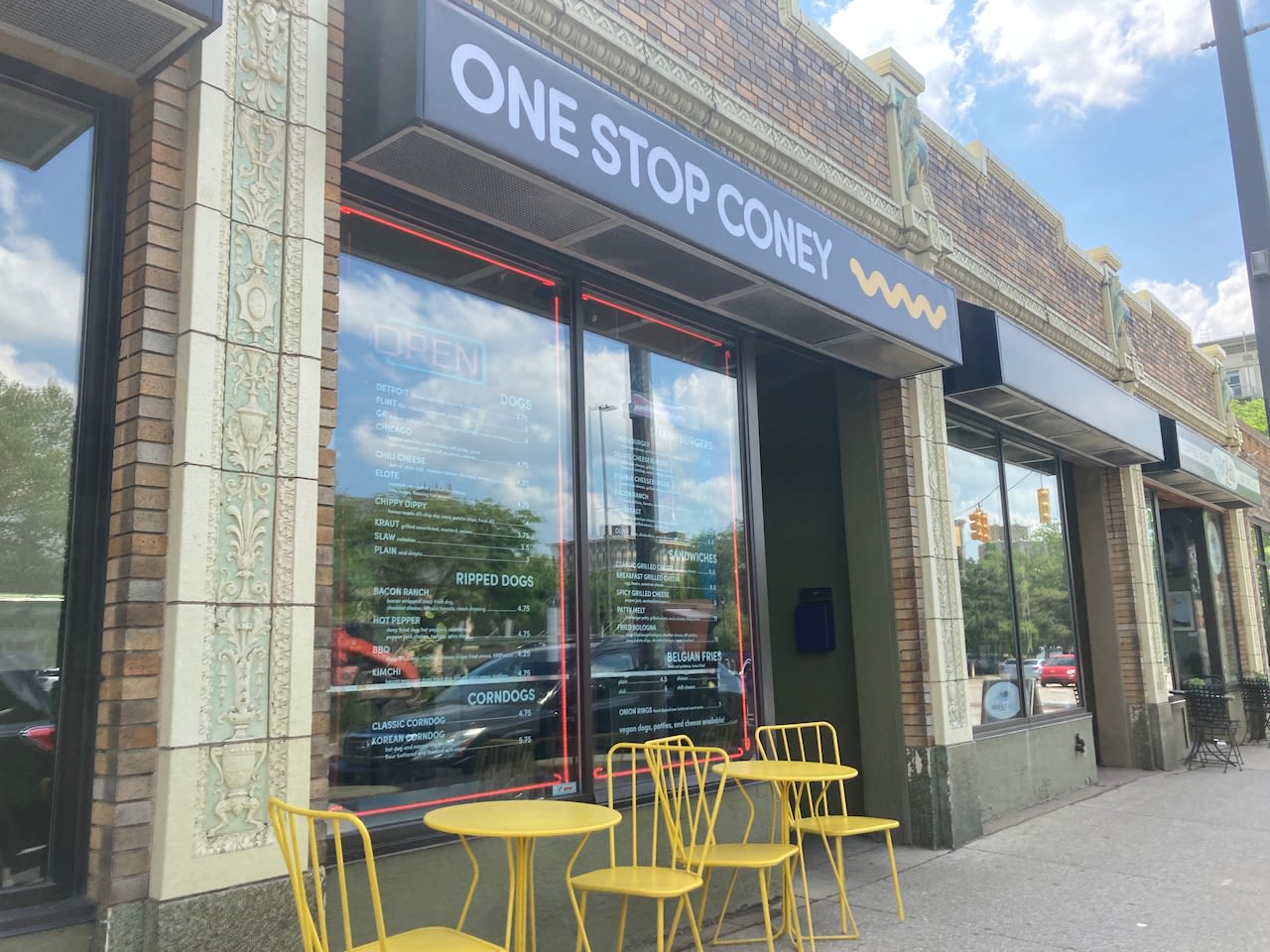 Comedian Patton Oswalt raves about Grand Rapids Coney dog joint