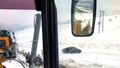 Neuquén: rescataron a una familia que estuvo casi 24 horas bajo la nieve en la ruta