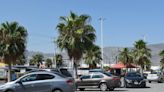 Torreón, rodeado de planchas de cemento por estacionamientos y paseos sin árboles