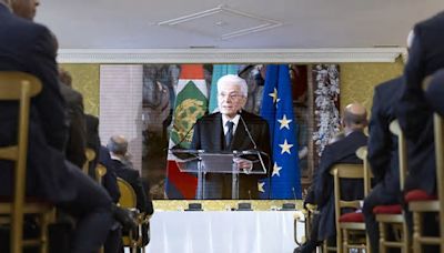 Mattarella, 'anche nei momenti critici prevalga la Costituzione'