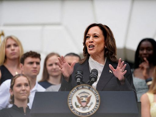 Celebridades de Hollywood se alinean en torno a Kamala Harris - La Tercera