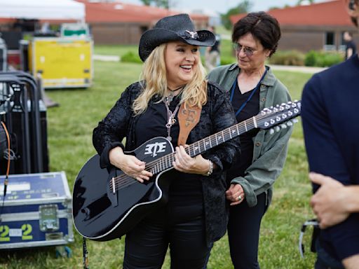 Melissa Etheridge connects with incarcerated women in new docuseries 'I'm Not Broken'