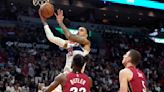 Kuzma produce 32 puntos y los Wizards aguantaron para vencer 110-108 al Heat