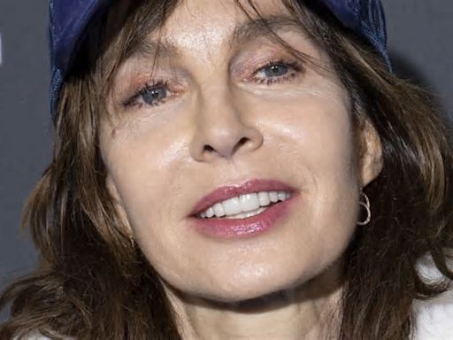 "Il m'a dit : Pardon !" : Anne Parillaud se confie sur Alain Delon et sa "violence"