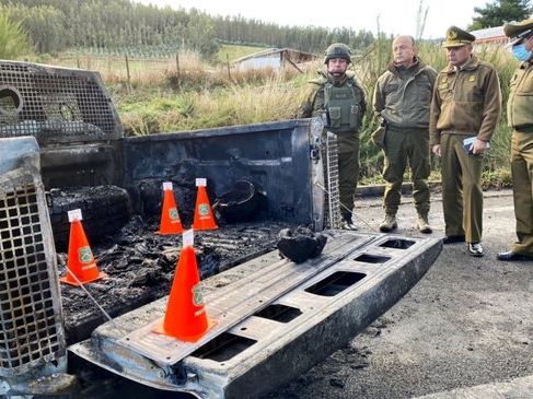 Chile: hallaron a tres carabineros muertos en una patrulla incendiada