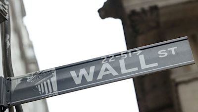 Wall St ends sharply higher, jobs data strengthens case for rate cuts