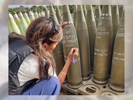 Fact Check: About Those Pics of Nikki Haley Supposedly Writing 'Finish Them' on Artillery Shell in Israel
