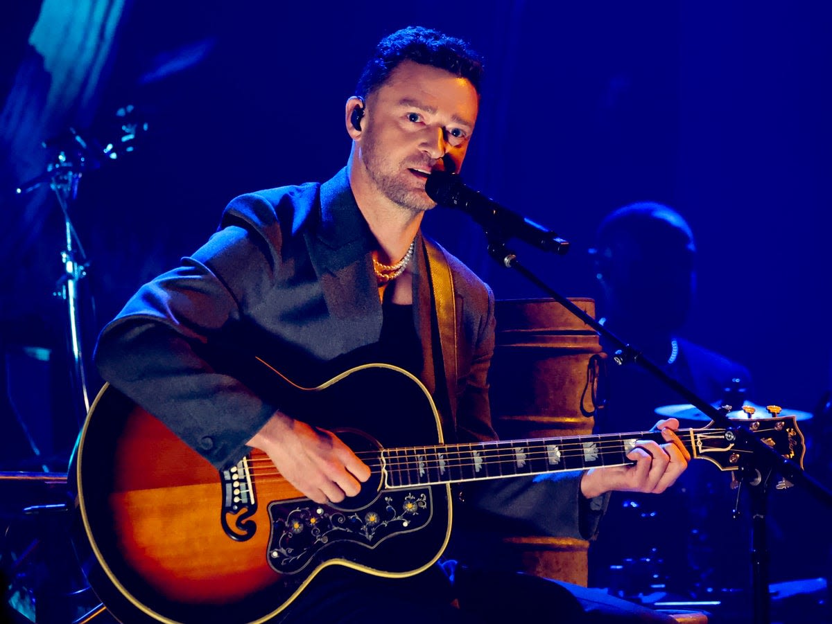 Justin Timberlake jokes about his drink-driving arrest at Boston concert