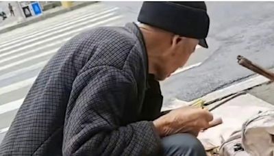 85歲老人擺攤 被收10元攤位費 網友看呆(圖) - 時評 - 木蹊