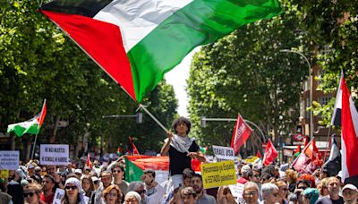 Cientos de personas se concentran en Madrid contra la guerra en Gaza, mientras continúan las acampadas en las universidades