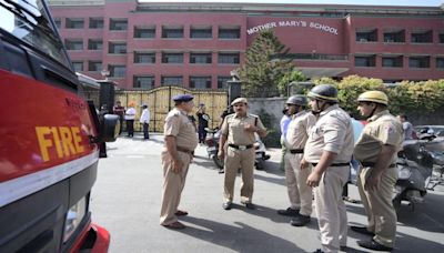 Bomb scare Delhi; authorities respond to suspicious package on bus