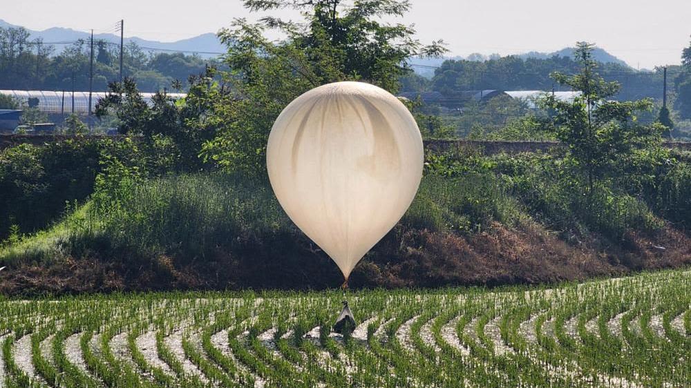 North Korea drops trash balloons on the South