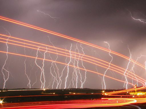 Cramer's Lightning Round: General Motors is a buy