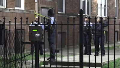 Man fatally shot through door in Grand Crossing: Chicago police