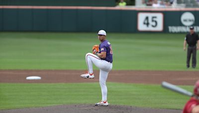 Clemson baseball wins 40th game by sweeping Boston College in regular-season finale