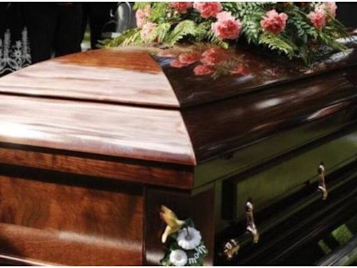 Mulher é achada viva horas depois de ser declarada morta em funerária