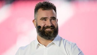 Jason Kelce Jokingly Calls Out Bucs' $71 Million Pro Bowler