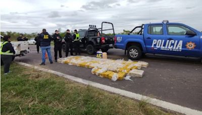 Narcos aceptaron condenas tras chocar y abandonar una camioneta con más de 400 kilos de marihuana en ruta 11