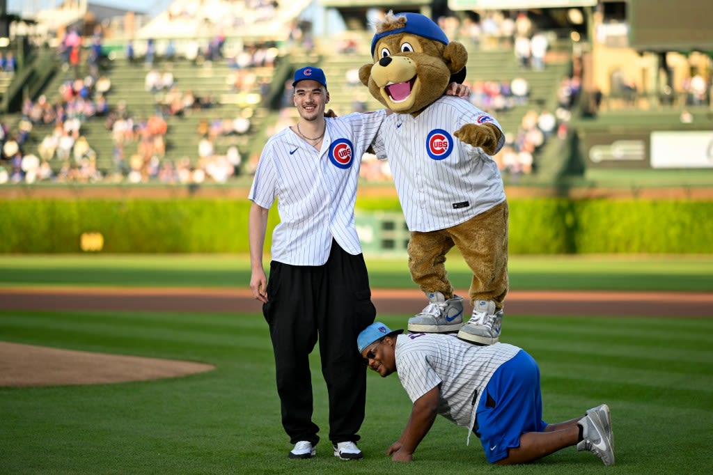 Zach Edey’s wildly off-target first pitch left Cubs mascot stunned