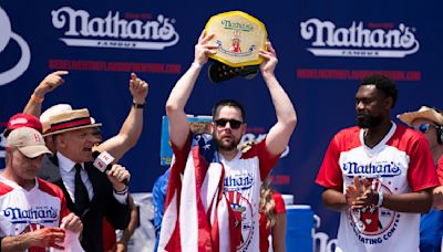 At Hot Dog Eating Contest, a Chance to Crown a New King