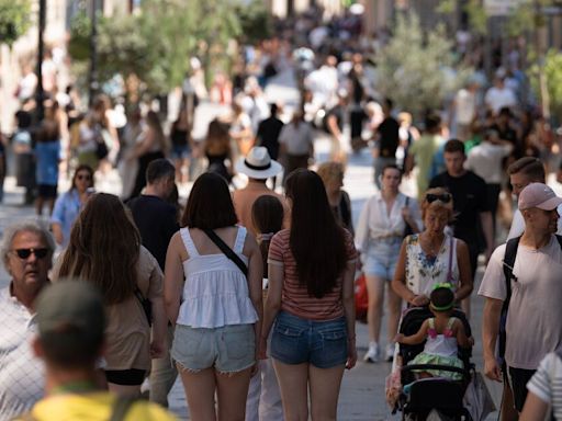Barcelona tourist's extreme measures to stay safe in city divides travellers
