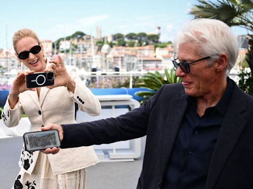 Cannes 2024: Richard Gere y Uma Thurman se divirtieron en la alfombra roja