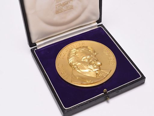Gold medallion with Nobel Peace Prize connection sells for over £20,000 at Shrewsbury auction