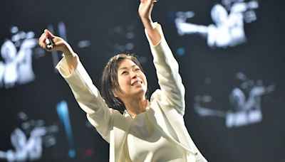 感動哽咽！宇多田光首開唱「抱歉久等了」 〈First Love〉全場燈海