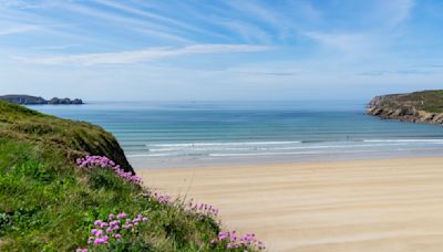 Joyau de Bretagne, ces dunes de sable blanc à perte de vue sont parmi les plages les plus sauvages de France