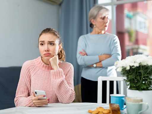 Bride telling future in-law to change outfit or skip wedding backed