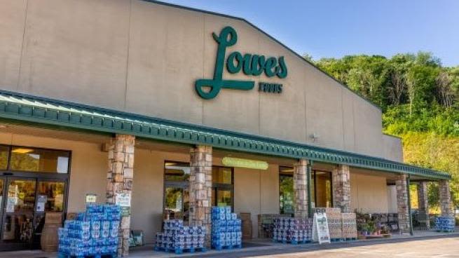 Lowes Foods Parent Company Closing Several Supermarkets in Carolinas