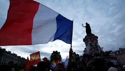 Francia detiene avance de la derecha, pero queda en el limbo político