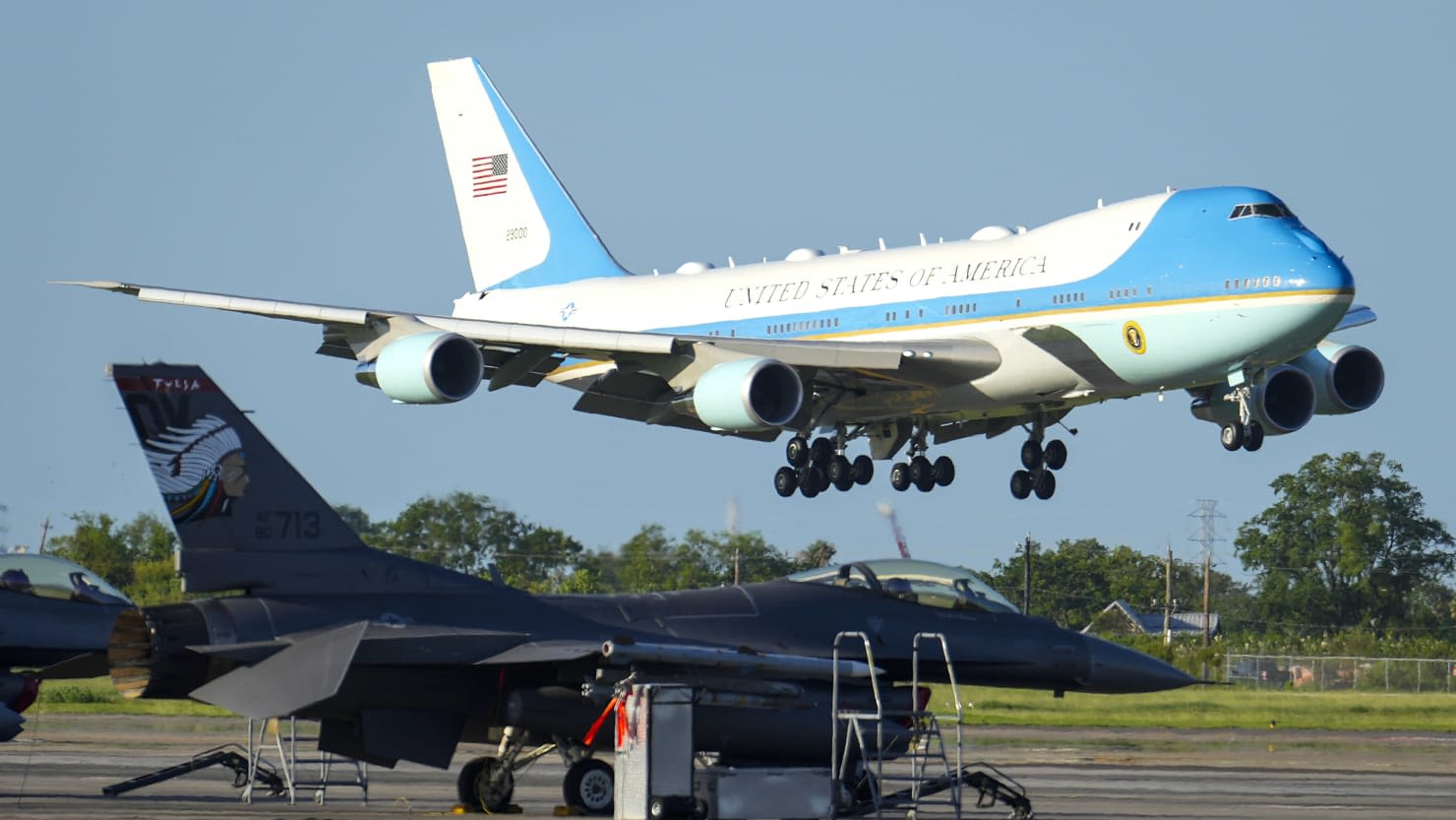 Trump Wants Air Force One Red, White, and Blue—at All Costs