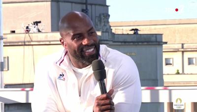 "Je viens de me réveiller mais je t'écoute" : Teddy Riner raconte sur France 2 comment il a appris qu'il serait le dernier relayeur de la flamme