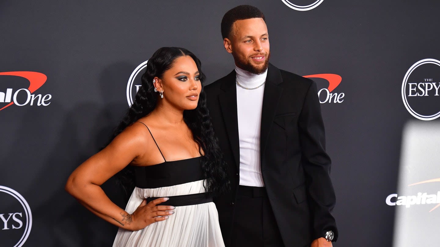 Steph Curry Shares Announcement From Ayesha Curry