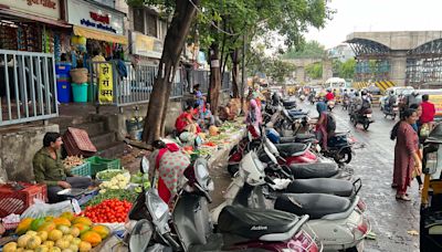 Nearly 400 footpaths ‘cleared’ by anti-encroachment drive and bulldozers by Kolkata police and KMC