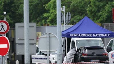 法國厄爾省有槍手襲擊囚車致2死3傷並劫走被押運的毒販 - RTHK