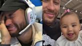 Neymar cai no choro ao ver primeiros passos da filha: "Não consegui ver pessoalmente"