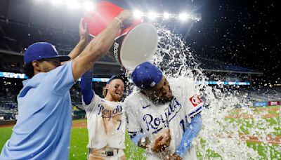 Michael Massey, Maikel Garcia key a 7th-inning rally for the Royals in a 3-2 win over the Brewers